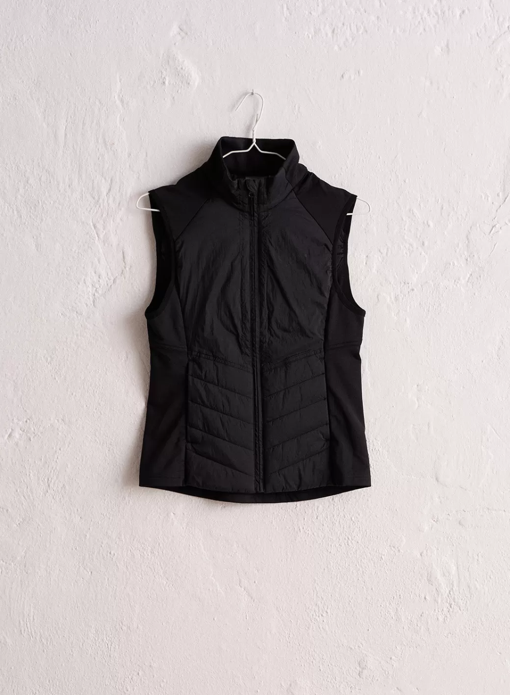 Black Hybrid Vest | AIM’N Best