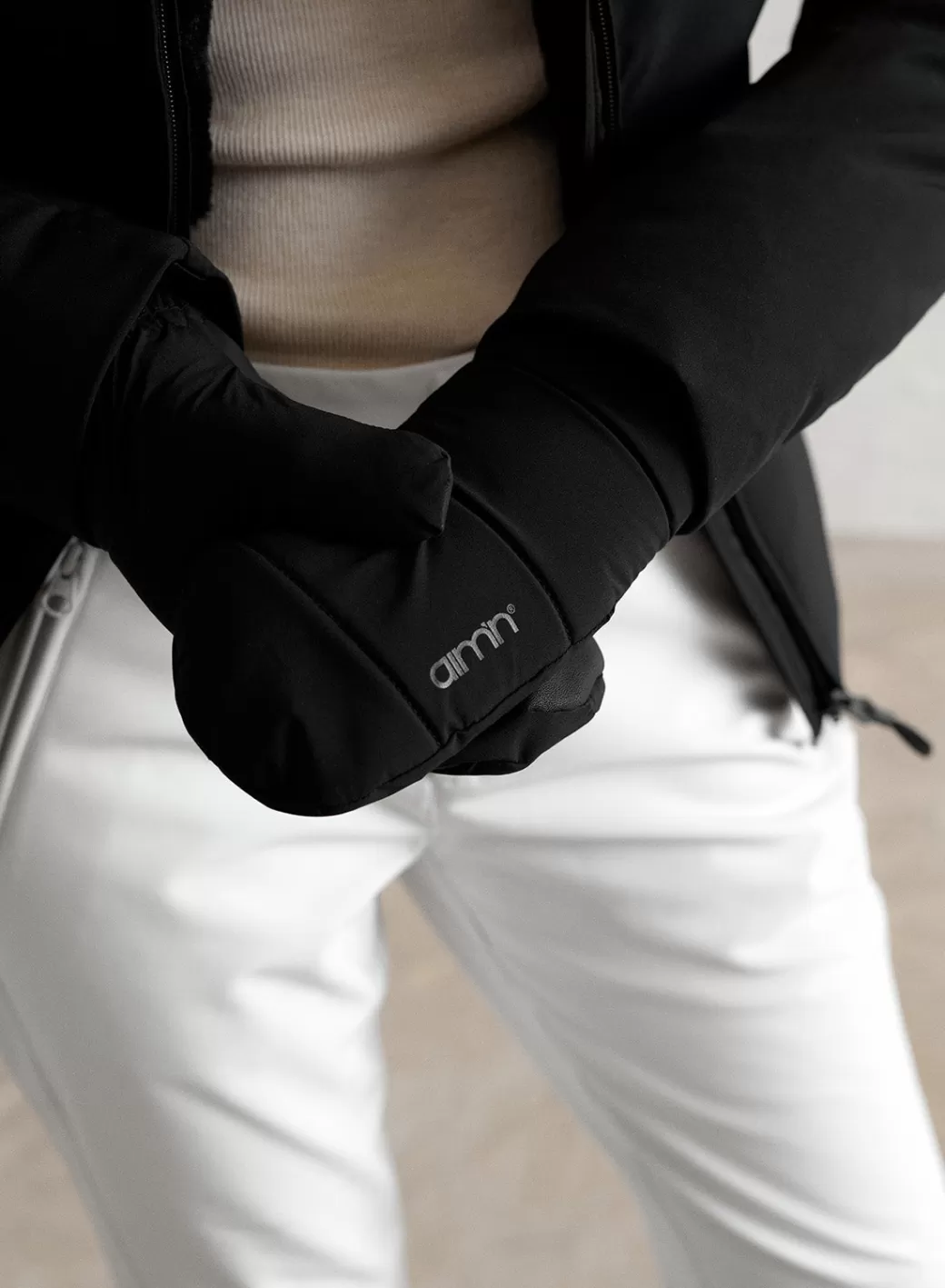 Black Padded Mittens | AIM’N Store