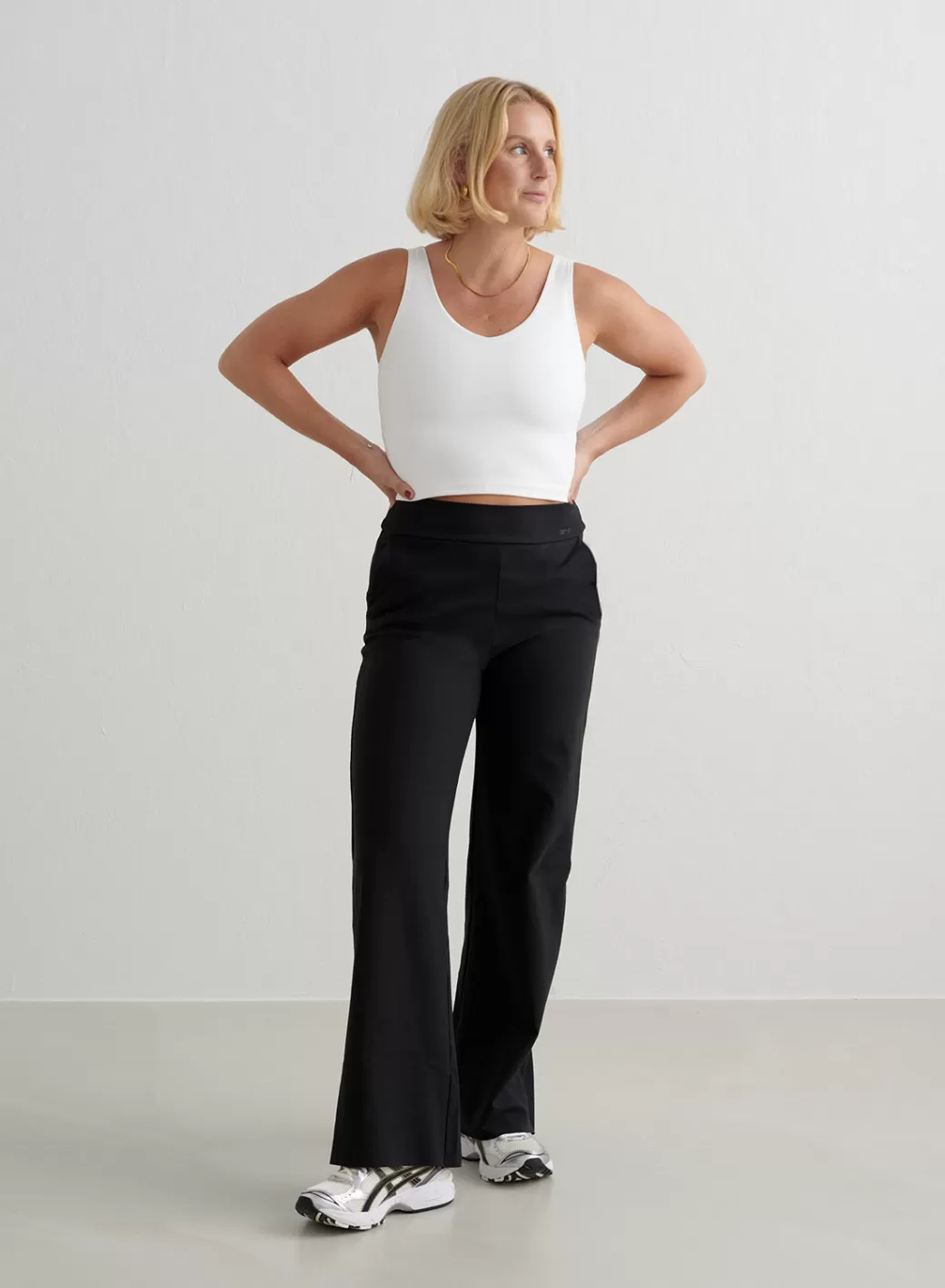 Black Sense Wide Petite Pants | AIM’N Shop